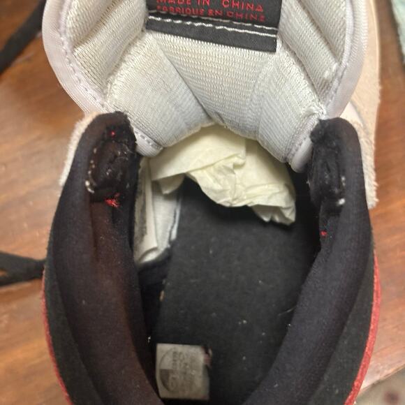 Jordan 1 - Retro High (GS) - Youth size 6.5Y - Picture 9 of 12